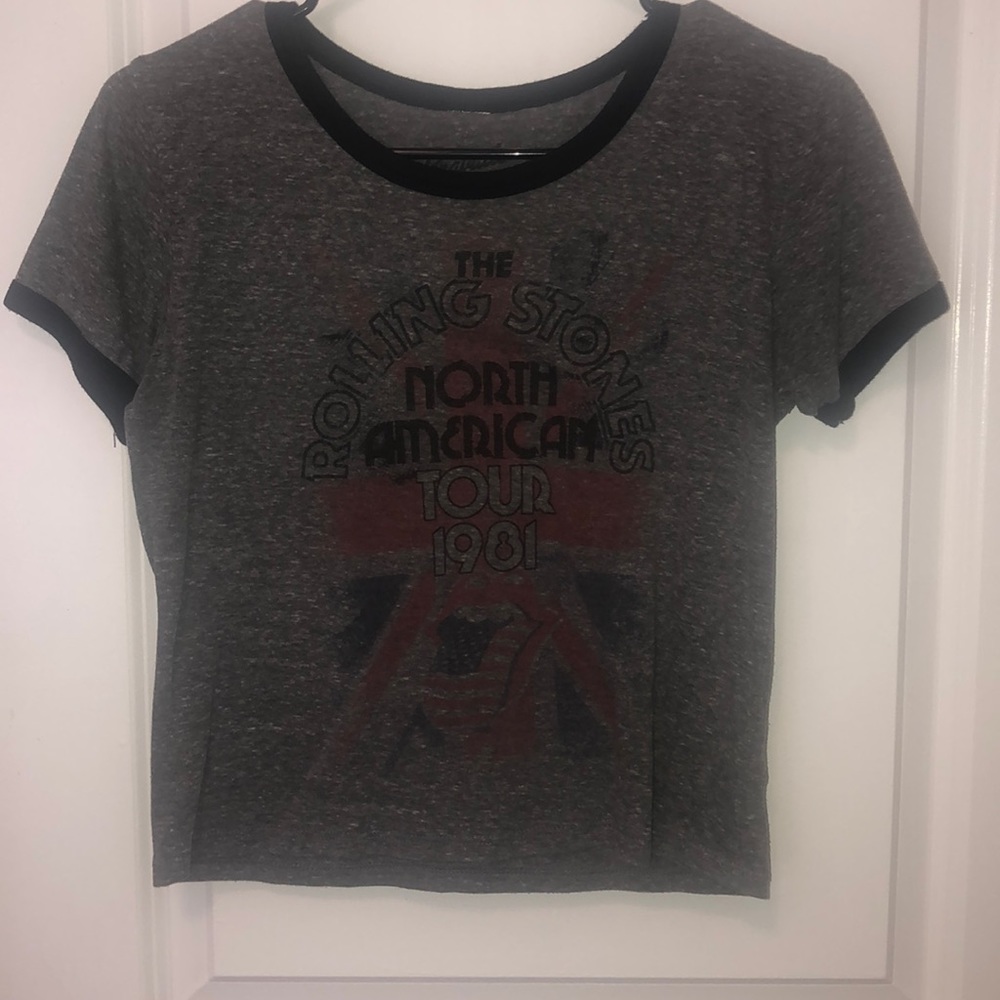 Rolling stone short sleeve crop top!